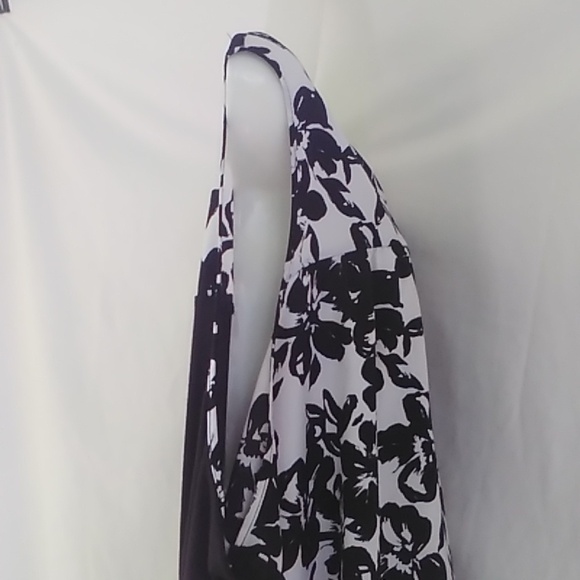 Lane Bryant Sleeveless Black and White Floral Top - Picture 7 of 12